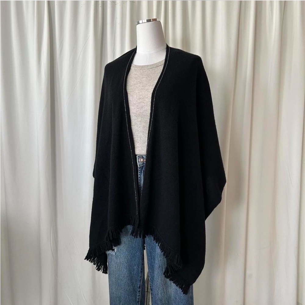Black Neiman Marcus cashmere fringe cape one size. - Picture 2 of 8